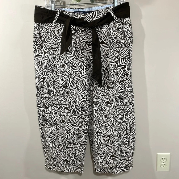 Lands’ End Cropped Brown Leaf Print Pants 10 - Picture 1 of 16